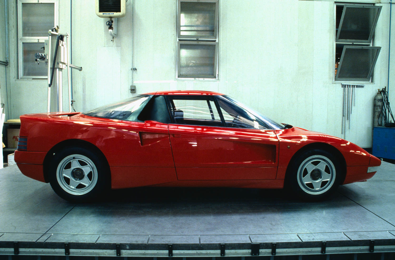 Seitenansicht des Ferrari 408 4RM