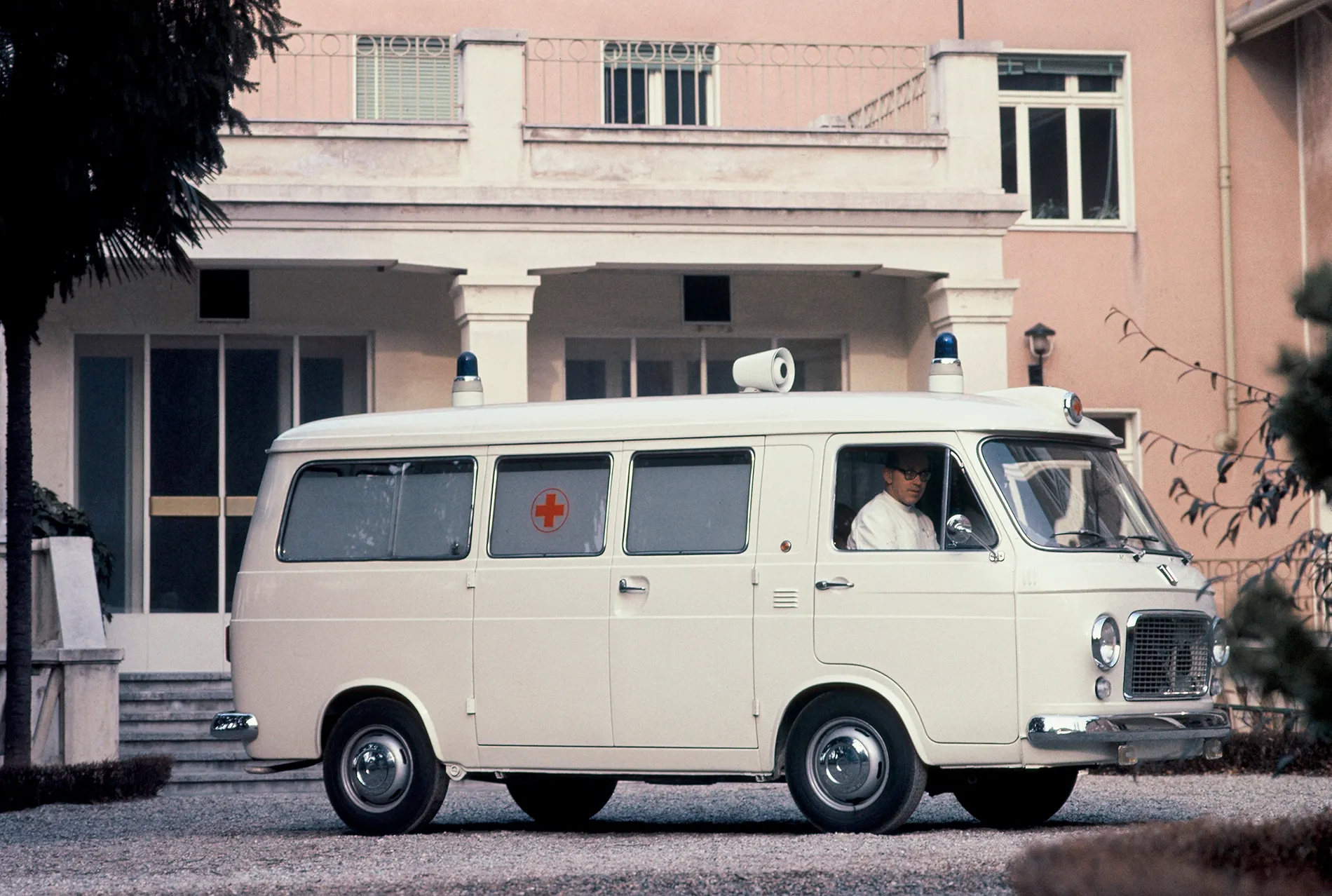Krankenwagen auf Basis des Fiat 238