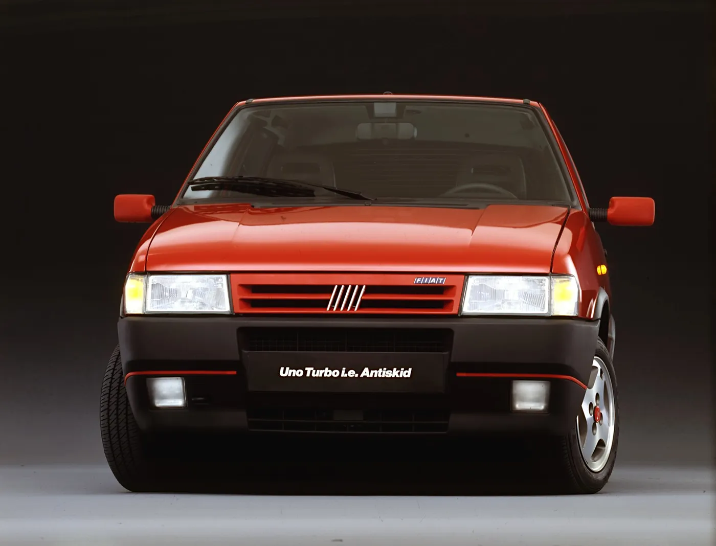 Frontansicht des Fiat Uno Turbo i.e. der zweiten Serie