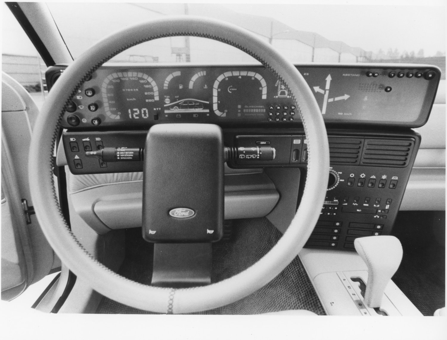 Innenraum der Studie Ford Probe III