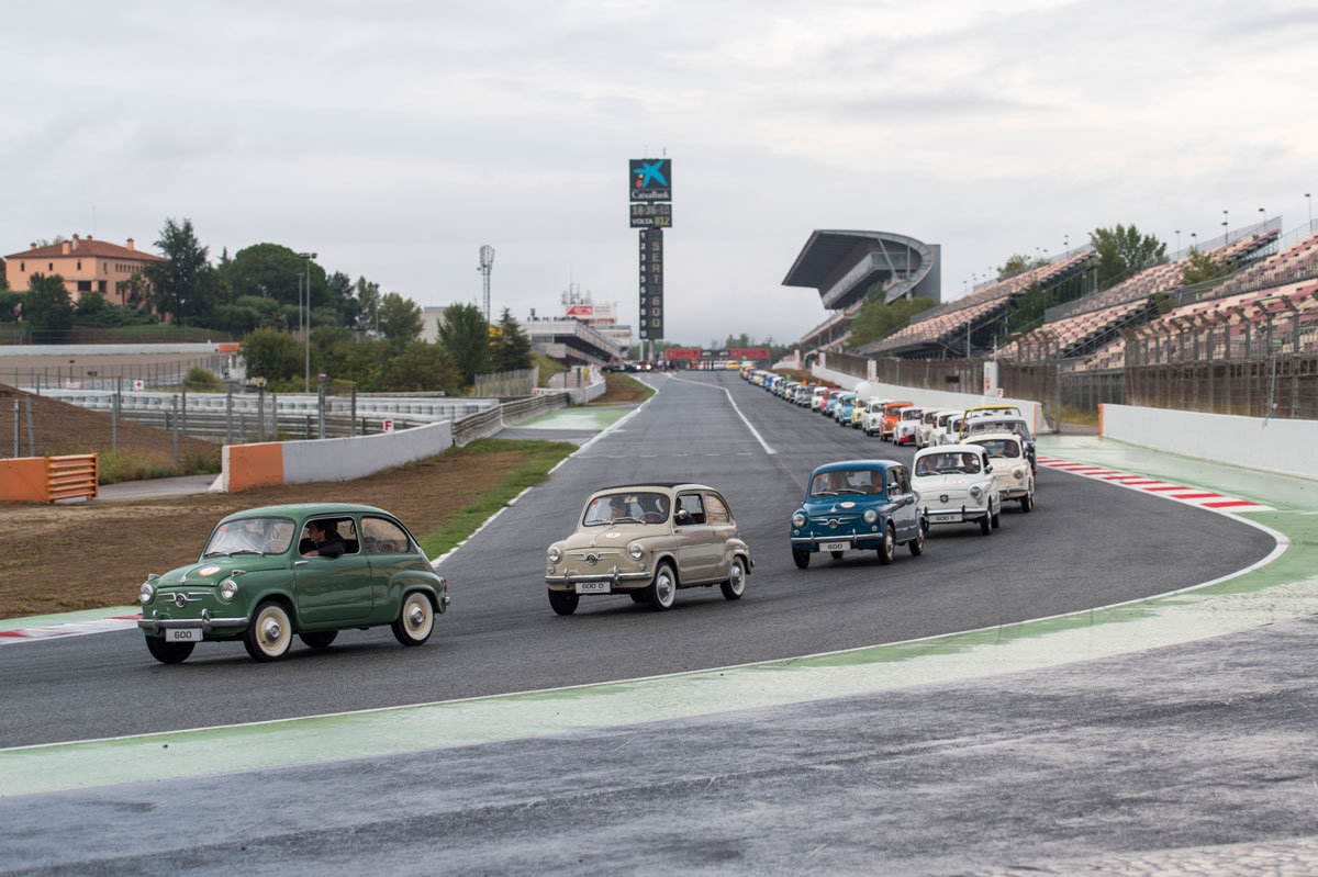 Zum Geburtstag rollten 787 SEAT 600 über den Circuit Catalunya