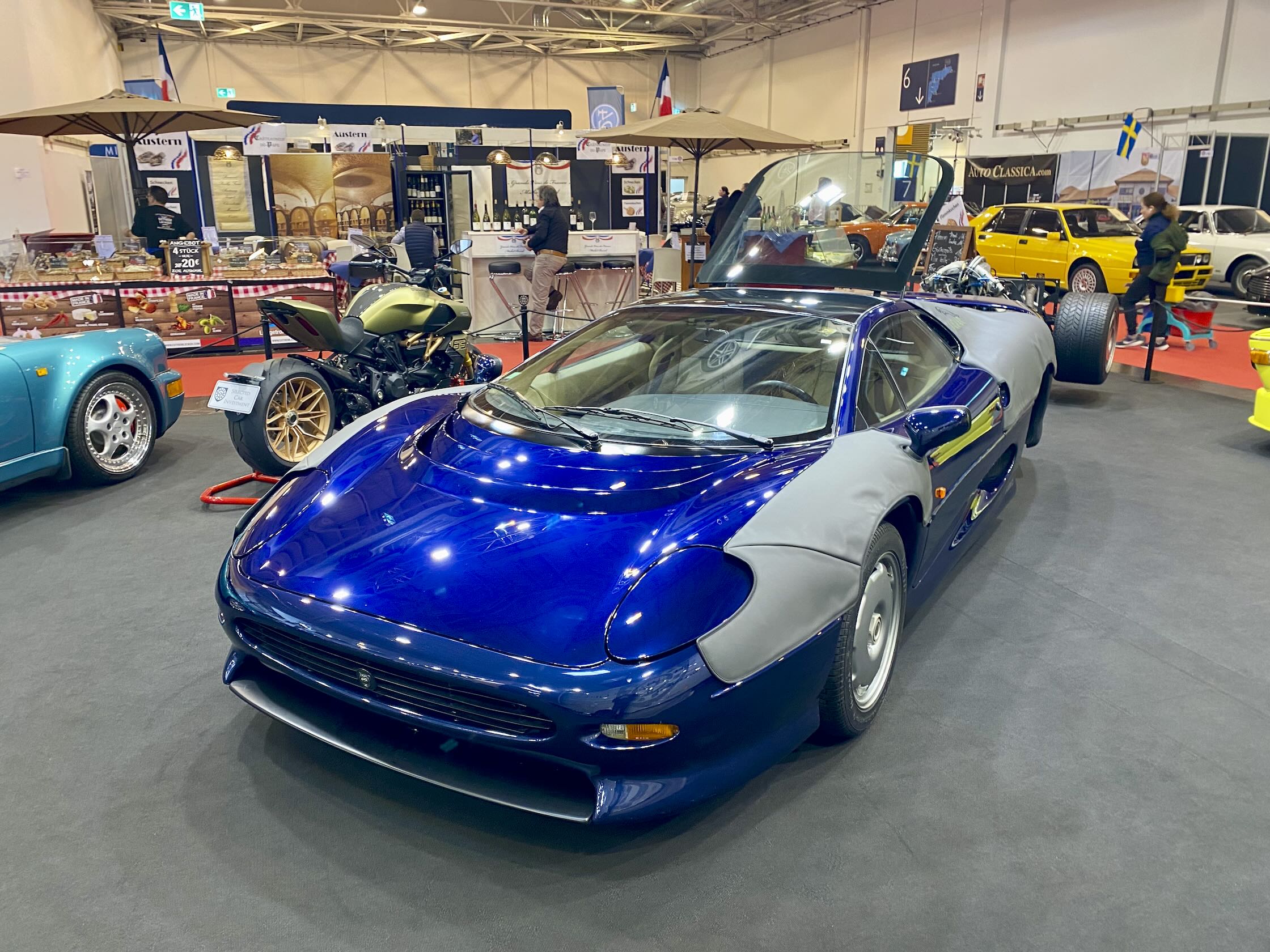 Frontansicht des Jaguar XJ220