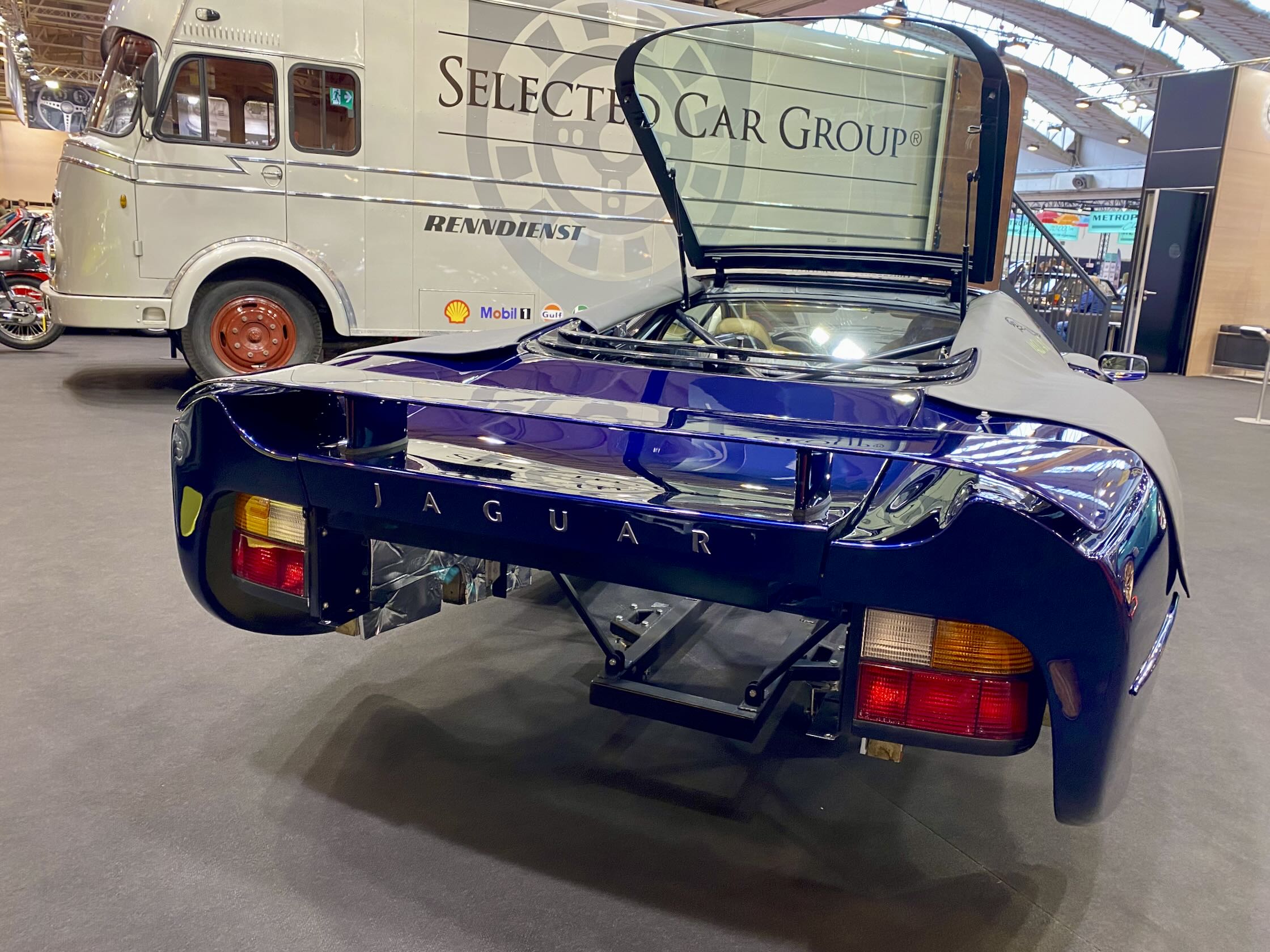 Heckansicht des Jaguar XJ220 – ohne Motor.