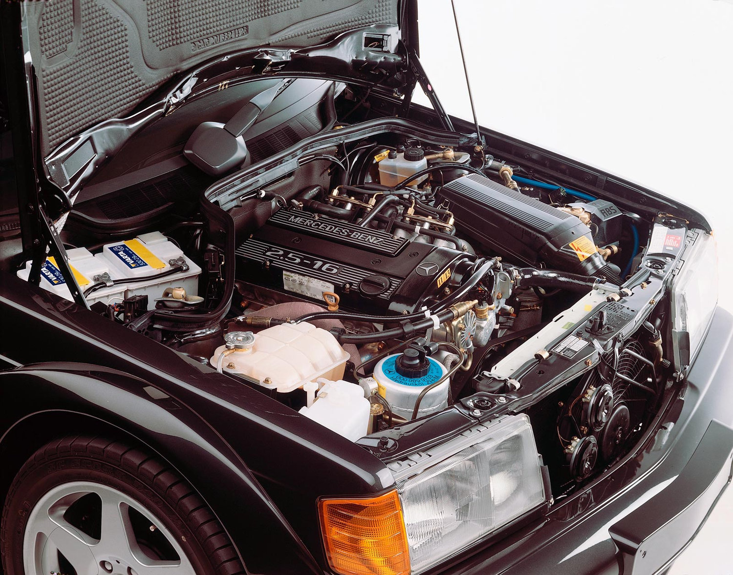 Motor im Mercedes-Benz 190 E 2.5-16 Evolution II