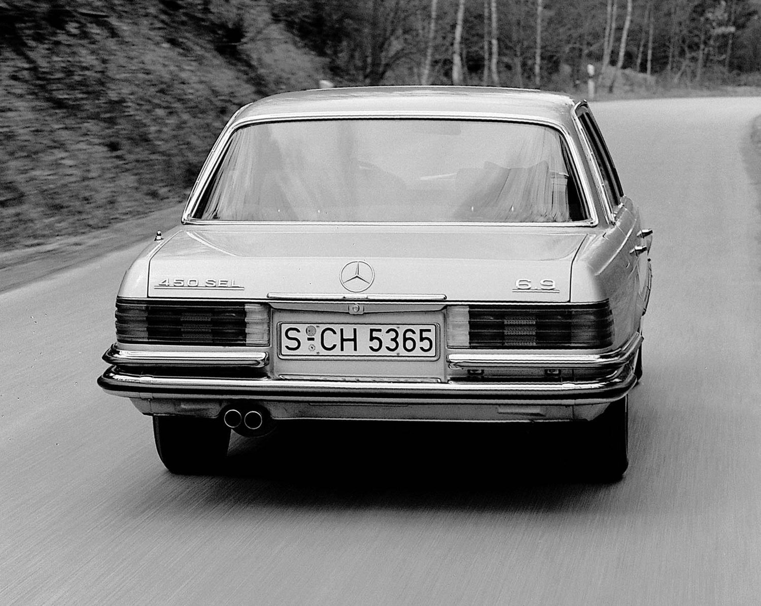 Heckansicht des Mercedes-Benz 450 SEL 6.9 