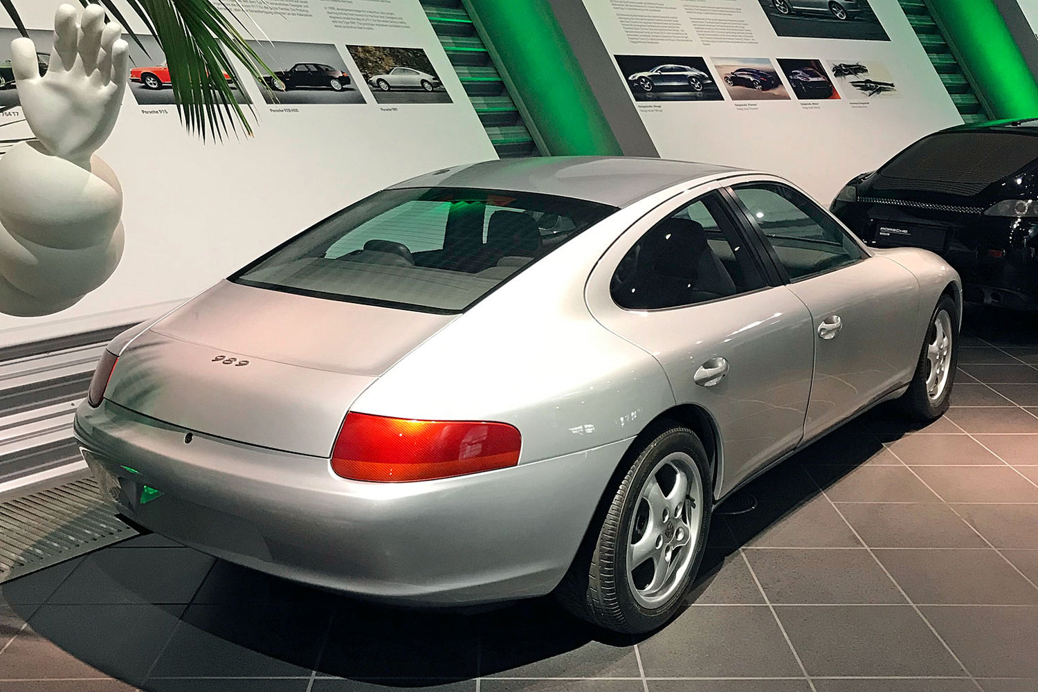 Heckansicht des Porsche 989