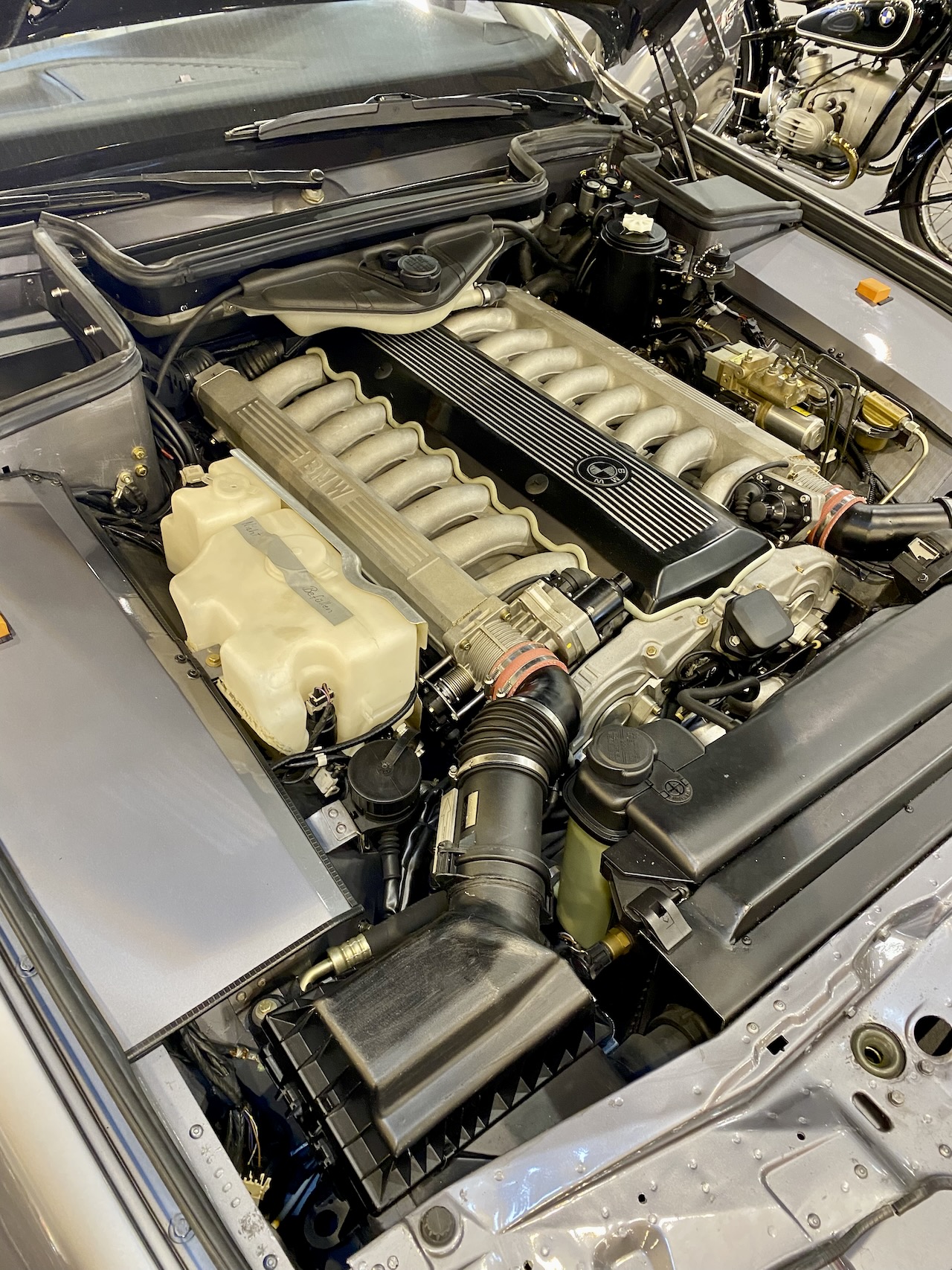 V16 von BMW