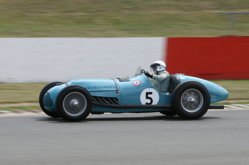 FOTO: Ein Talbot-Lago Typ T26C Grand-Prix-Wagen 2010 in Silberstone.