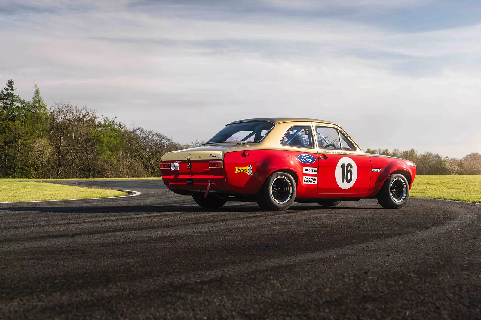 Heckansicht der Ford Escort Alan Mann 68 Edition