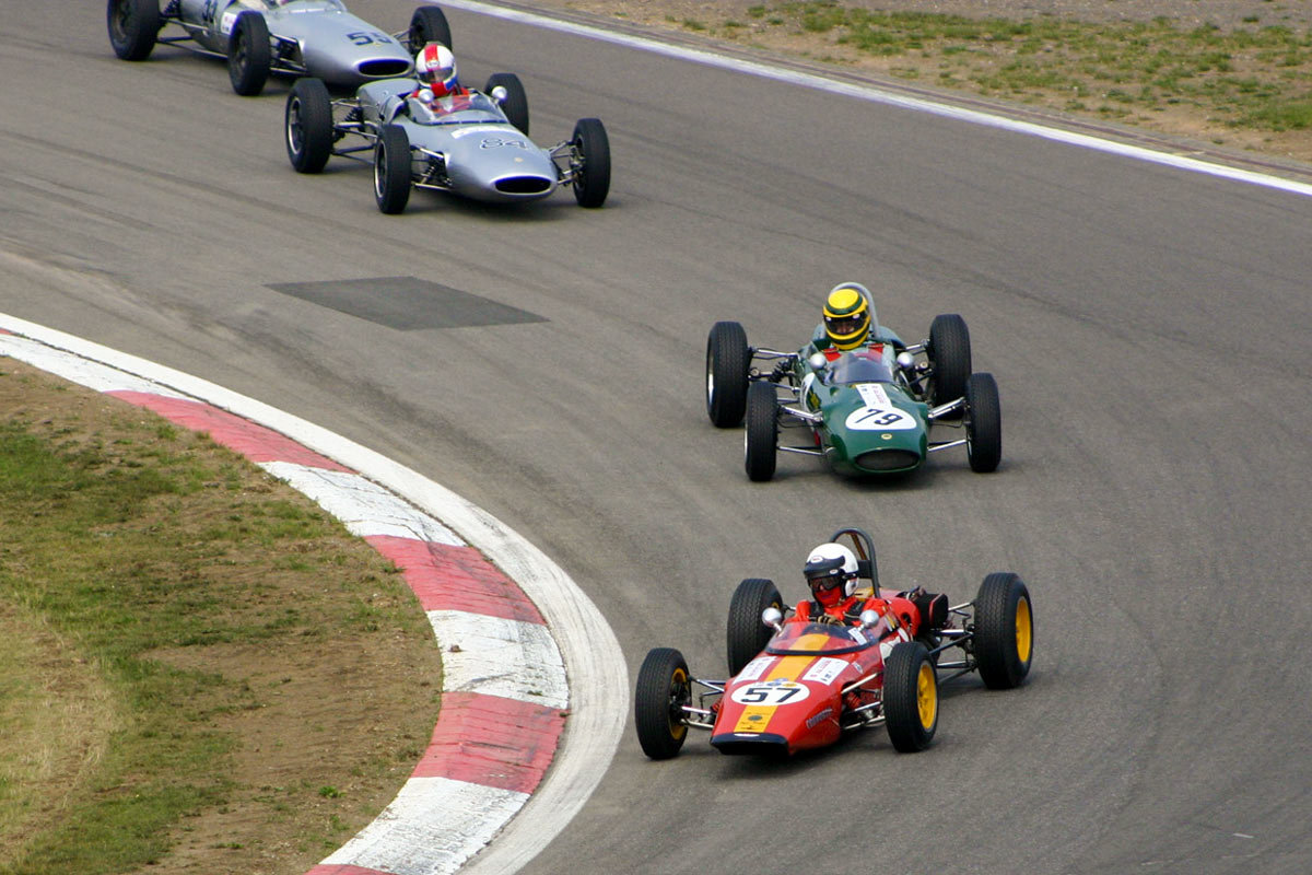 Auch beim AvD-Oldtimer-Grand-Prix 2022 treten wieder die Fahrzeuge der Formel Junior an. Die LURANI TROPHY erinnert an die 1957 in Italien nach einer Idee von Giovanni Lurani eingeführte Rennklasse.