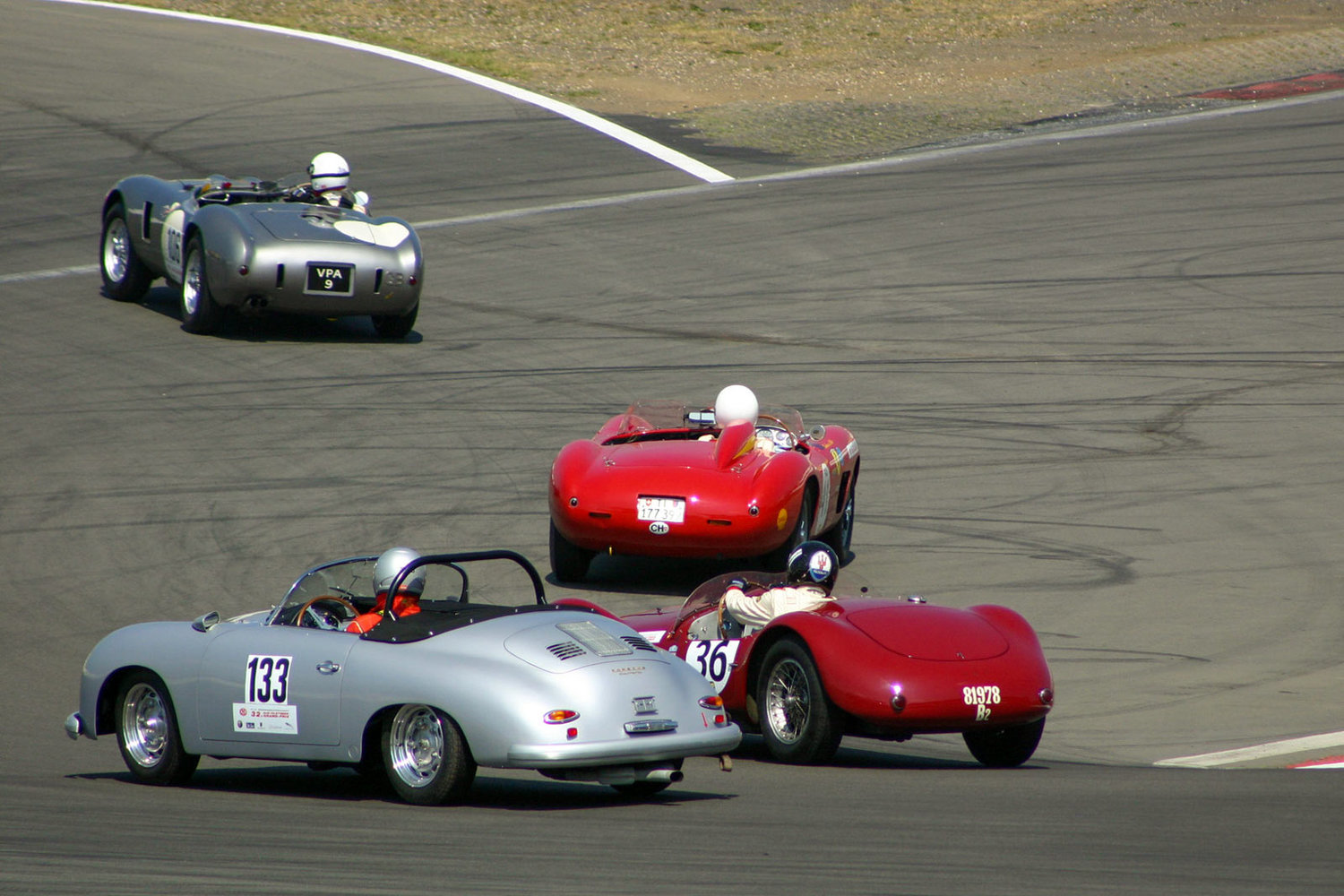 Sportwagen-Rennen haben beim OGP eine lange Tradition. Kein Wunder, dass die Veranstalter das Rennen der offenen Sportwagen bis Baujahr 1961 als Höhepunkt des AvD-Oldtimer-Grand-Prix 2022 bezeichnen.