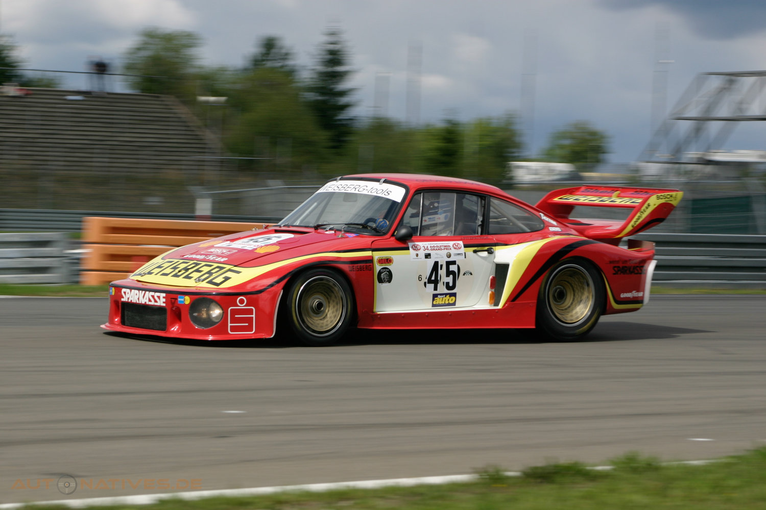 Gruppe-5-Porsche 935 im Outfit des Teams von Georg Loos aus Köln