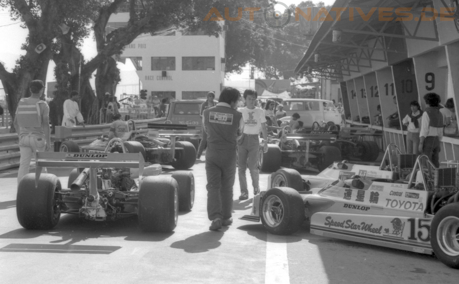 Szene aus der Boxengasse beim Macao Grand Prix 1981