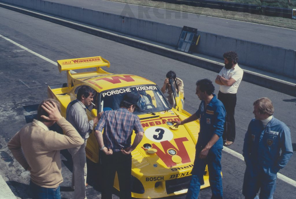 Porsche 935 K3/80 von Kremer Racing an den Boxen von Zolder.