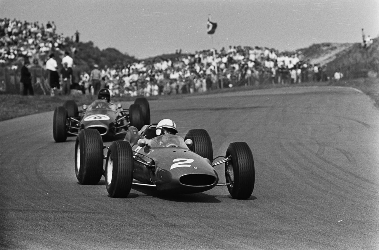 John Surtees 1964 beim Großen Preis der Niederland im Ferrari 158