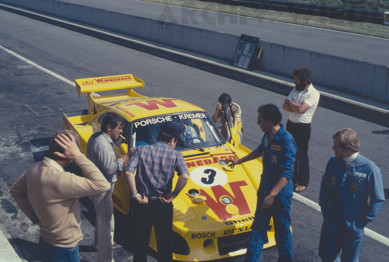 Porsche 935 K3/80 von Kremer Racing an den Boxen von Zolder.