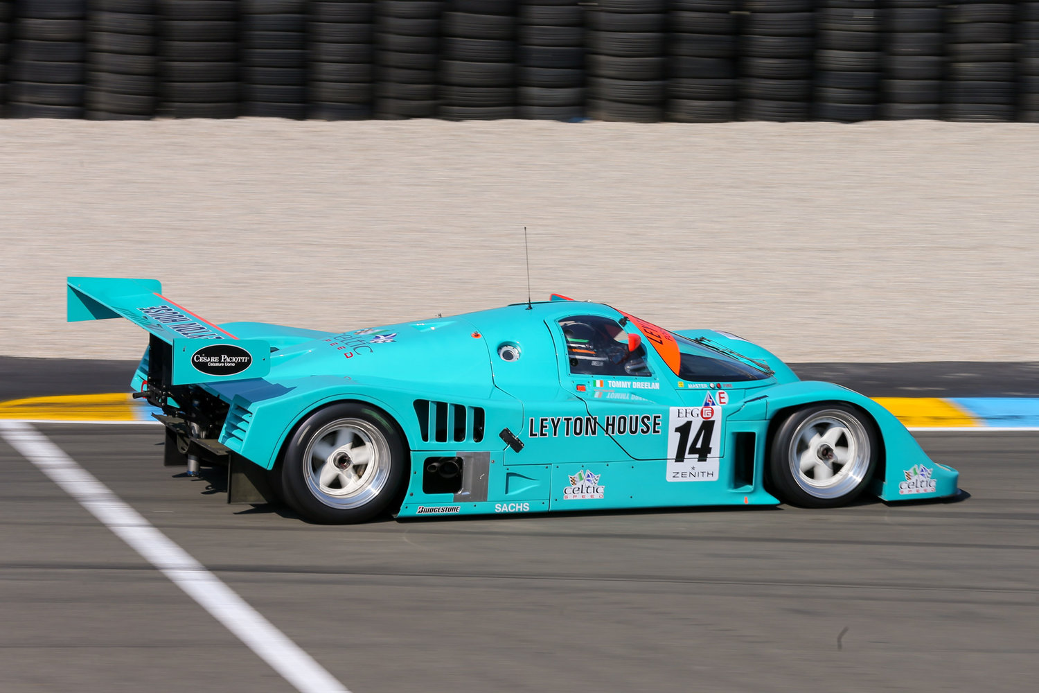 Nach dem CK5 stieg auch Kremer auf die Porsche-Typen 956 und 962 um. Anders als andere Kunden-Teams entwickelten das Kölner Team jedoch die Karosserie weiter, um ab 1988 mit dem Porsche 962 CK6 anzutreten. 