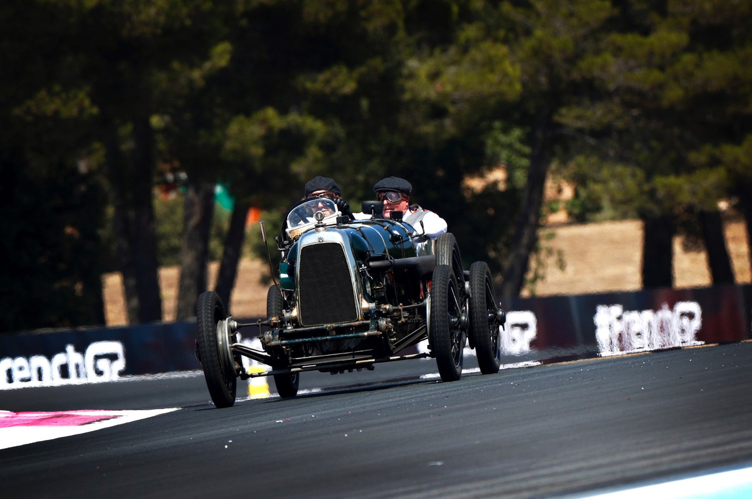 Sebastian Vettel im Aston Martin von 1922