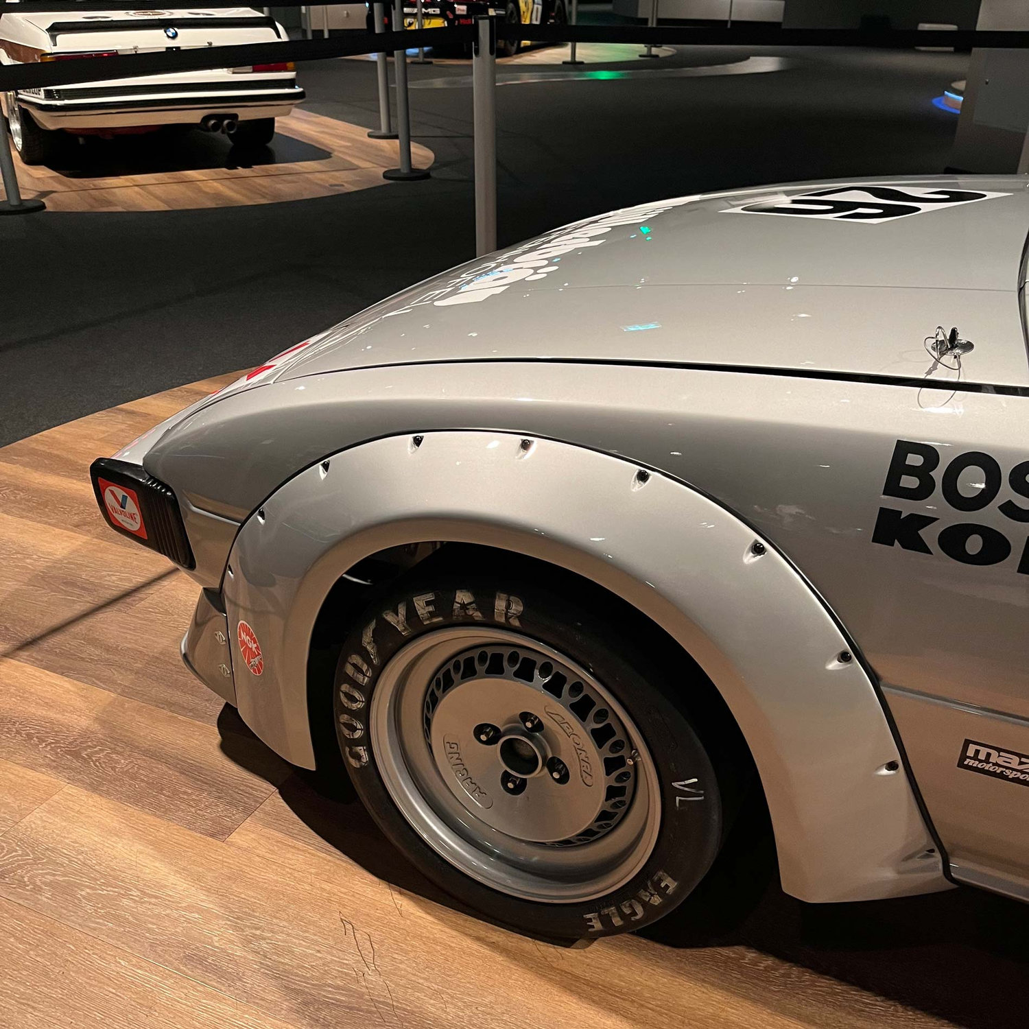 Vorderrad des Mazda RX-7 vom Müllerbräu Team