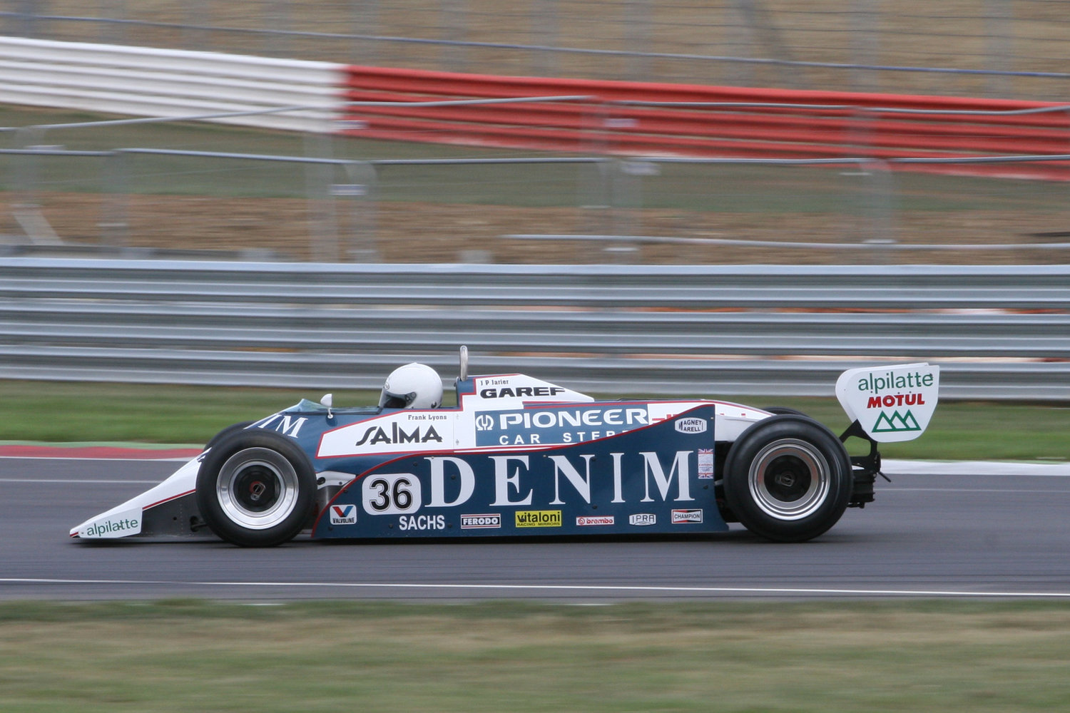 Osella FA1C bei einem Rennen in Silverstone