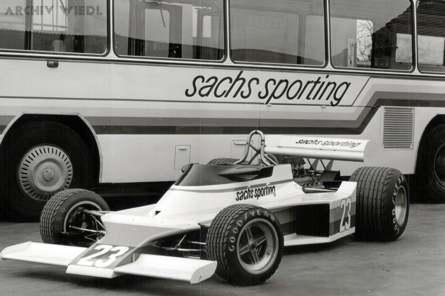 Titelbild zum Artikel:Sachs Racing und Harald Ertl 