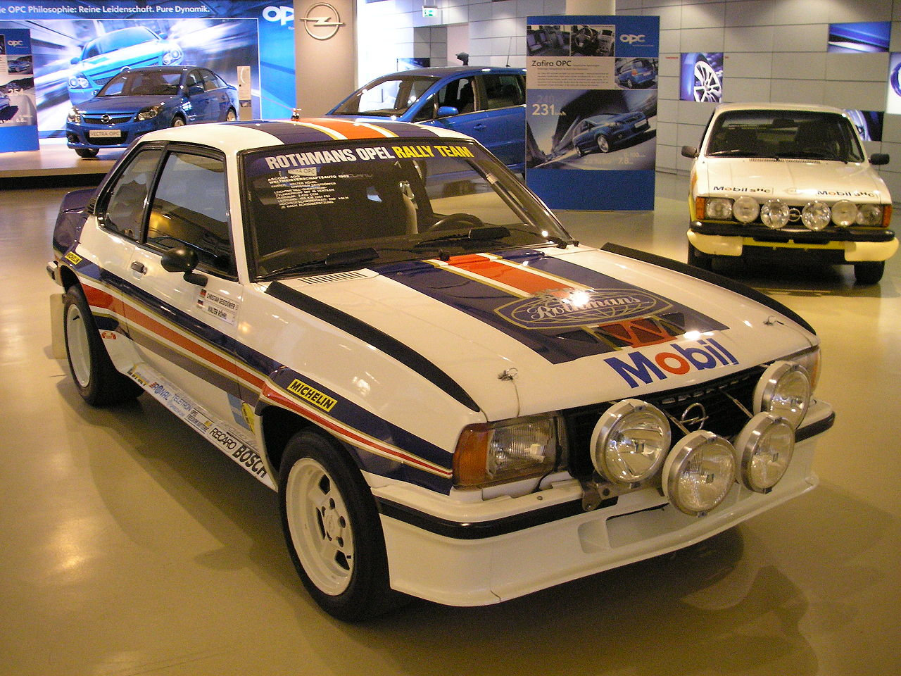 Walter Röhrl und Beifahrer Christian Geistdörfer steuerten im Januar 1982 ihren Opel Ascona 400 bei der Rallye Monte Carlo zum Sieg