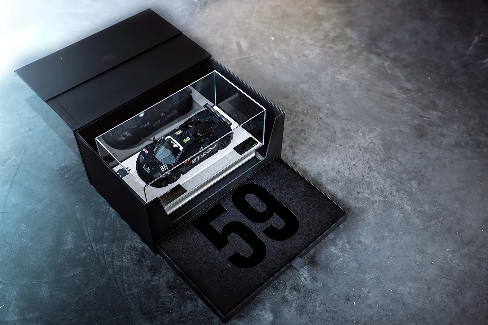 Sammlermodell des McLaren F1 GTR