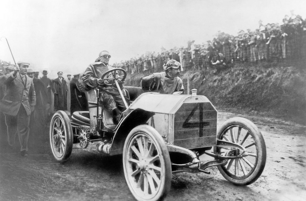 Camille Jenatzy, Sieger des Gordon-Bennett-Rennens 1903 mit dem Mercedes-Simplex 60 PS
