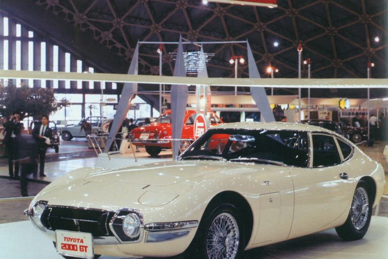 Am 29. Oktober 1965 feierte der Toyota 2000GT seine Premiere auf der Tokyo Motor Show
