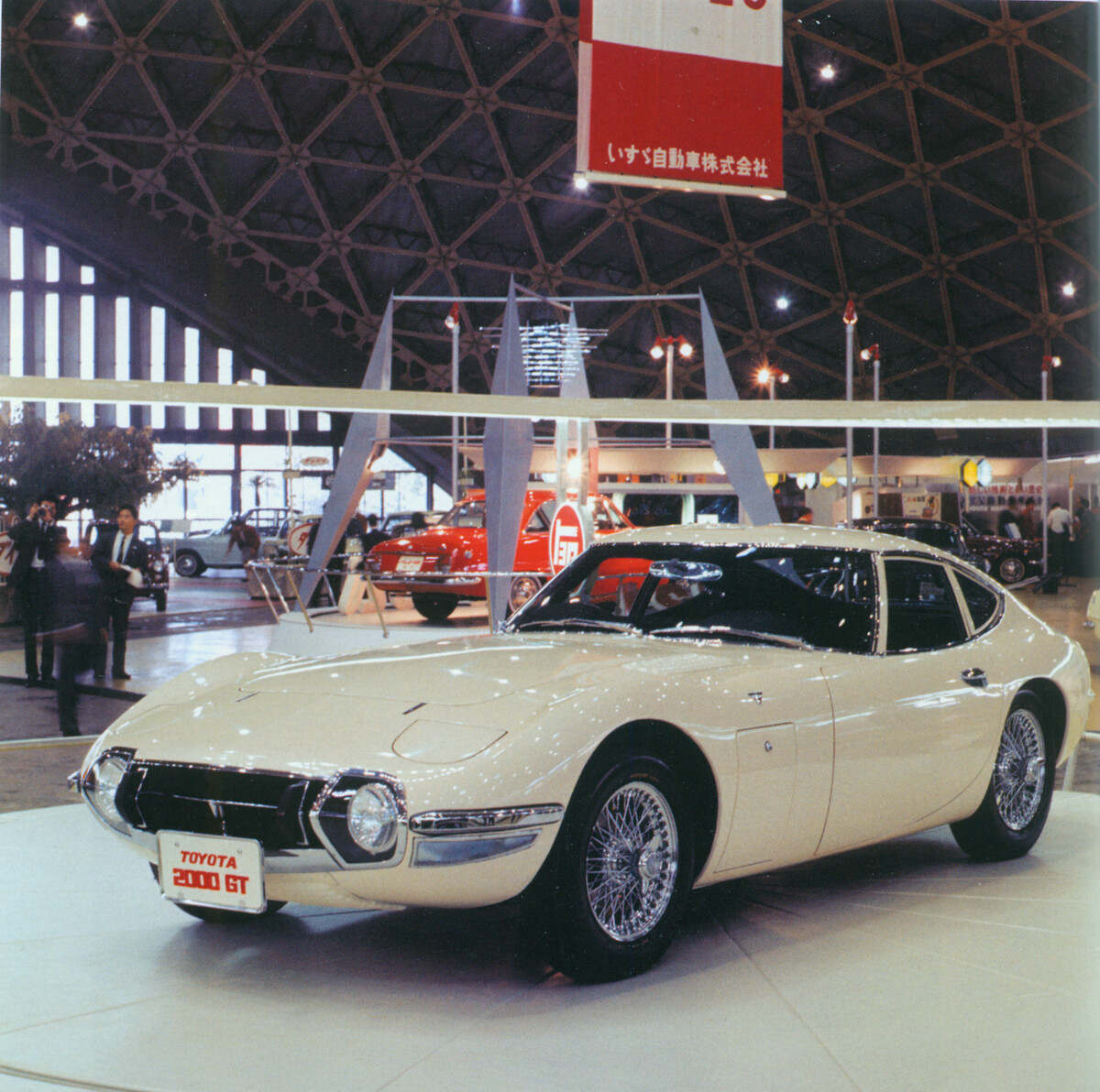 Am 29. Oktober 1965 feierte der Toyota 2000GT seine Premiere auf der Tokyo Motor Show