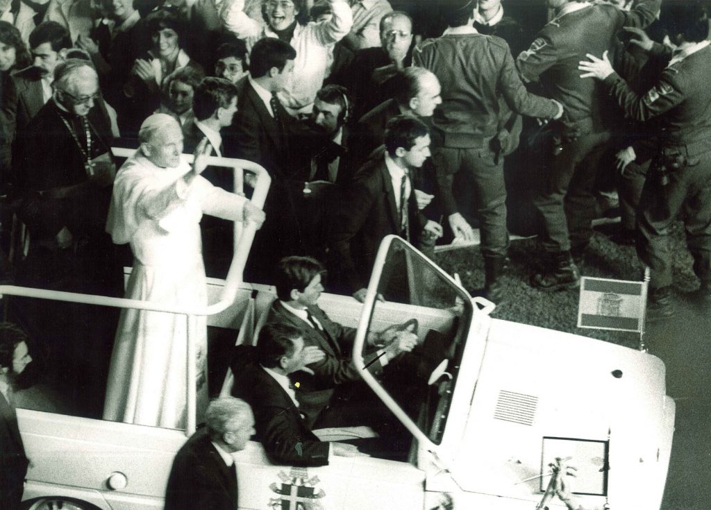 Dieser SEAT Panda Marbella für den Papst war einer Messe 1982 das Papamobil.