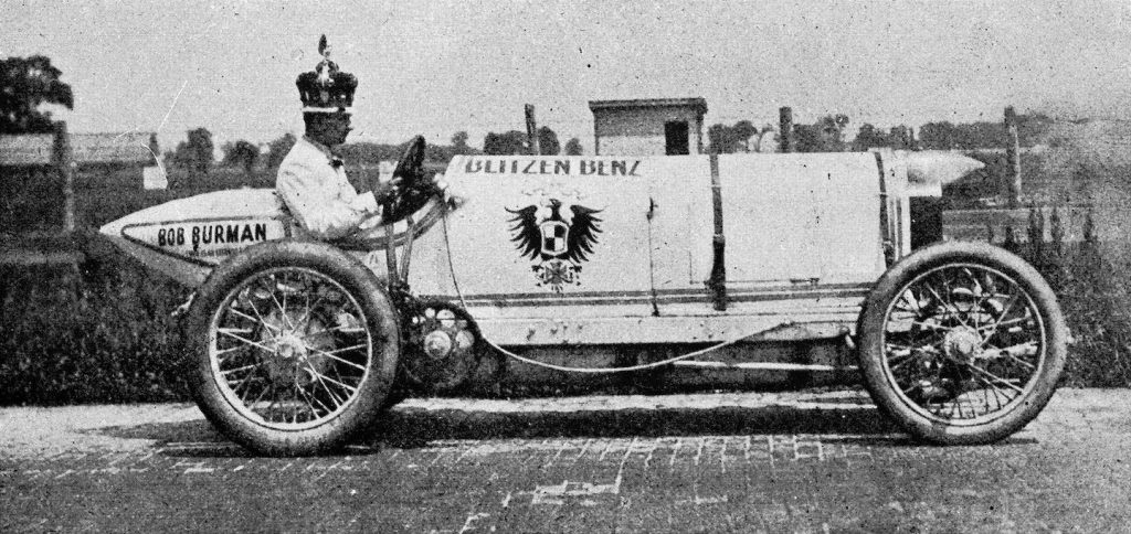 Bob Burman 1911 am Steuer des Blitzen-Benz
