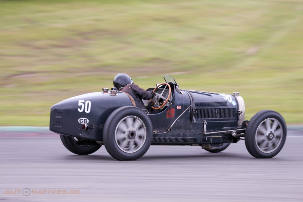 Bugatti T51 beim Einsatz im historischen Motorsport 