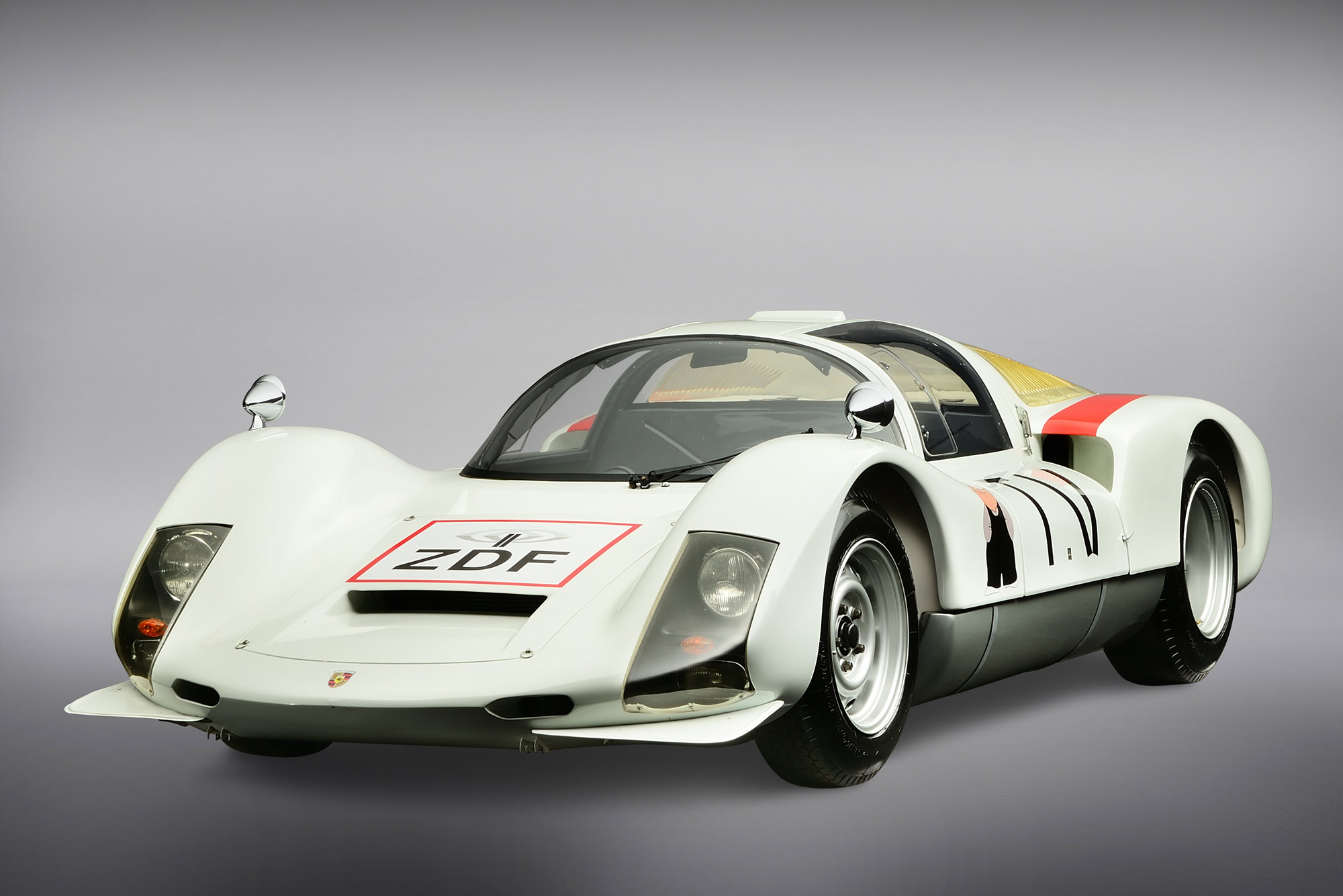Der Porsche 906 im ZDF-Look und mit dem Mainzel-Männchen auf der Seite gehört heute zur Sammlung des Porsche Museums. 