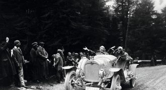 August Horch mit dem Audi Typ C