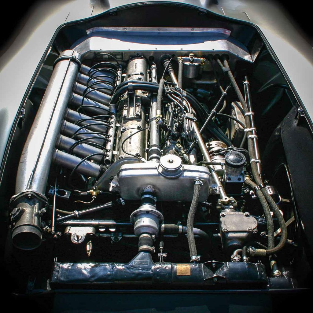 Der Achtzylinder-Reihenmotor des Mercedes-Benz W 196 war bis zu 280 PS kräftig und dank seiner zwangsgesteuerten Ventile extrem drehfest. Neu war zudem die Benzin-Direkteinspritzung. Damit zählt der Motor aus Stuttgart bis heute zu den innovativsten Motoren der Formel 1 Geschichte. (Foto: Tom Schwede)