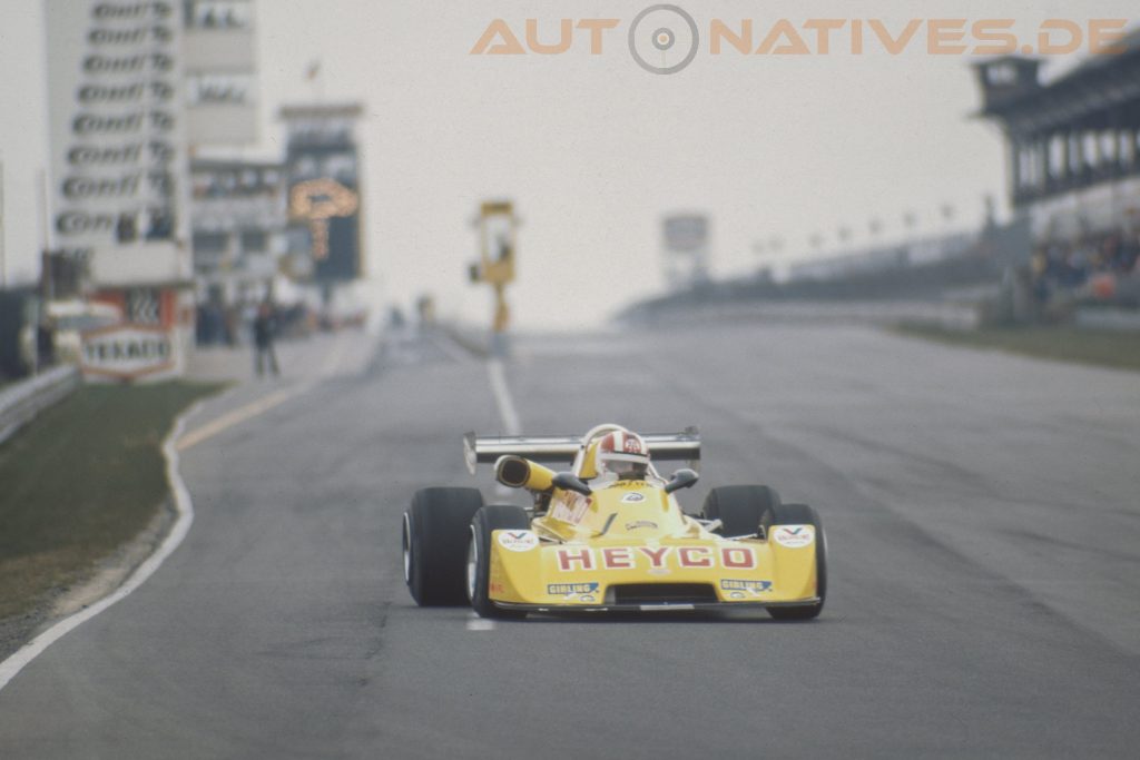 Rolf Stommelen, 1976 im Formel 2 Chevron B35 von Fred Opert Racing auf dem Nürburgring