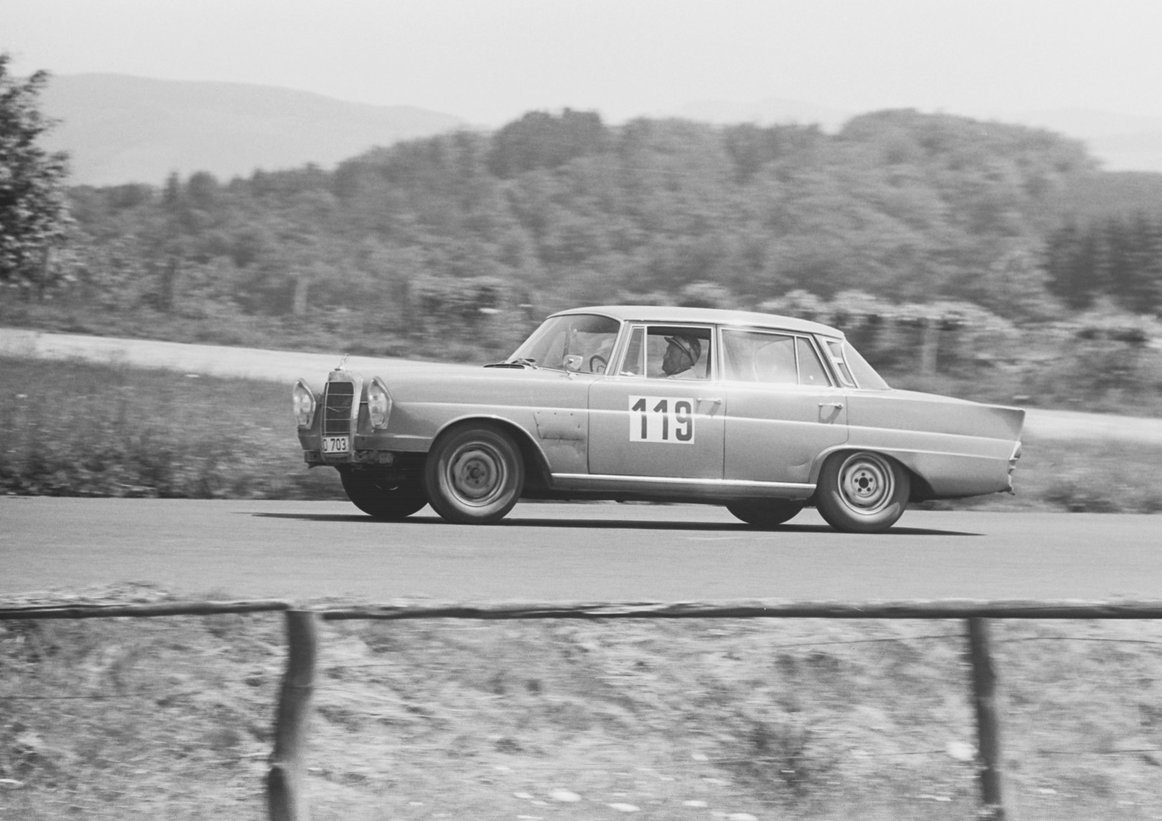 Internationales ADAC 6-Stunden-Tourenwagen-Rennen auf dem Nürburgring 1963. Es war der erste Lauf zur European Touring Car Challenge (ETCC)