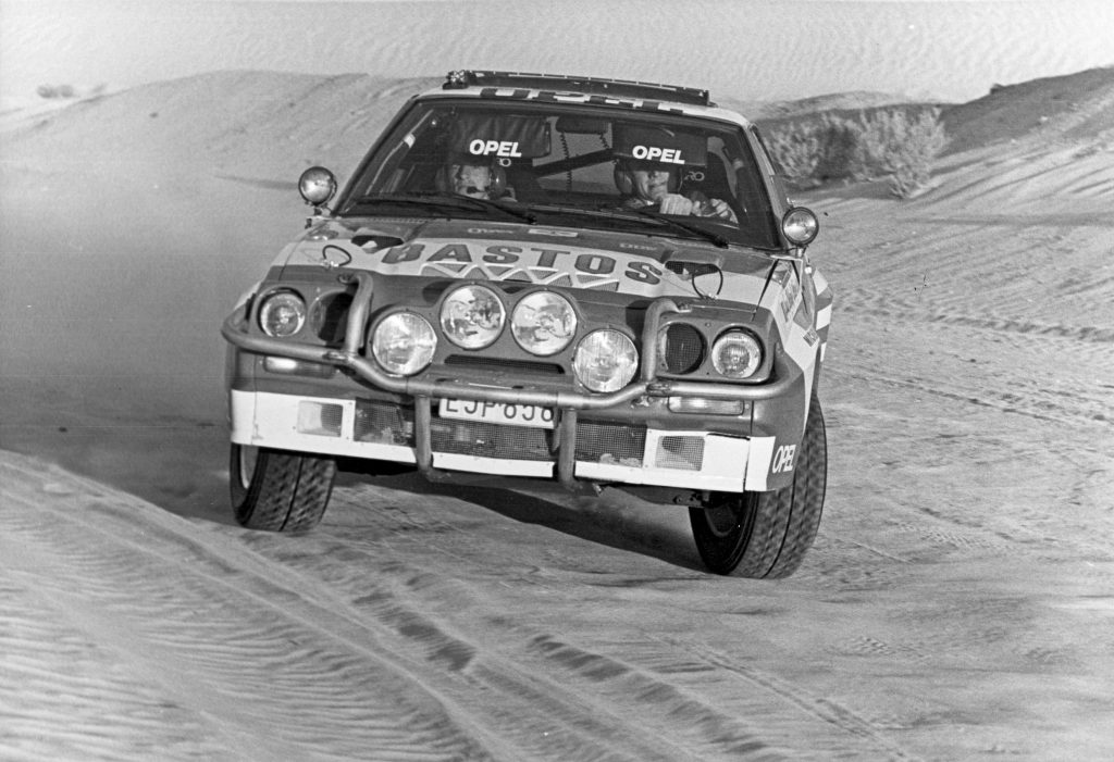 Opel Manta 400 bei der Paris Dakar 1984.