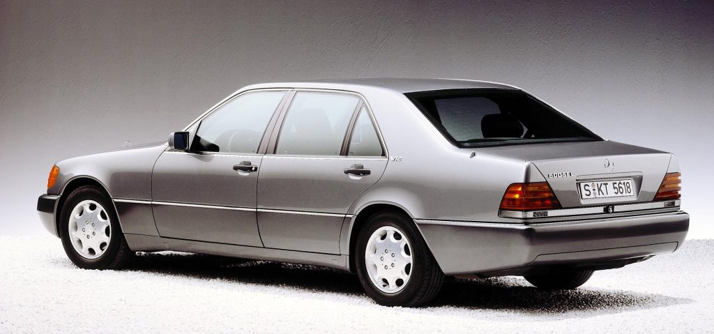 Mercedes-Benz 600 SEL: Die S-Klasse der Baureihe W 140 baute Mercedes-Benz von 1991 bis 1998. Das Foto aus dem Jahr 1991 zeigt ein Fahrzeug der ersten Serie vor der im Jahr 1994 erfolgten Modellpflege.  (Foto: Mercedes-Benz)