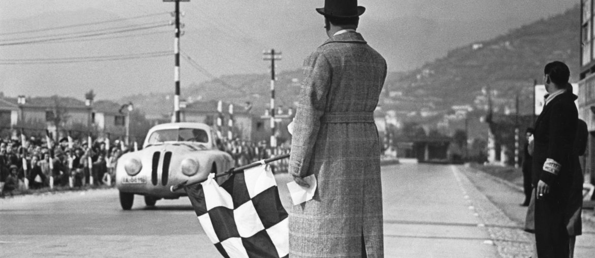 Zieldurchfahrt bei der Mille Miglia 1940 – Sieg für BMW (Foto: BMW)