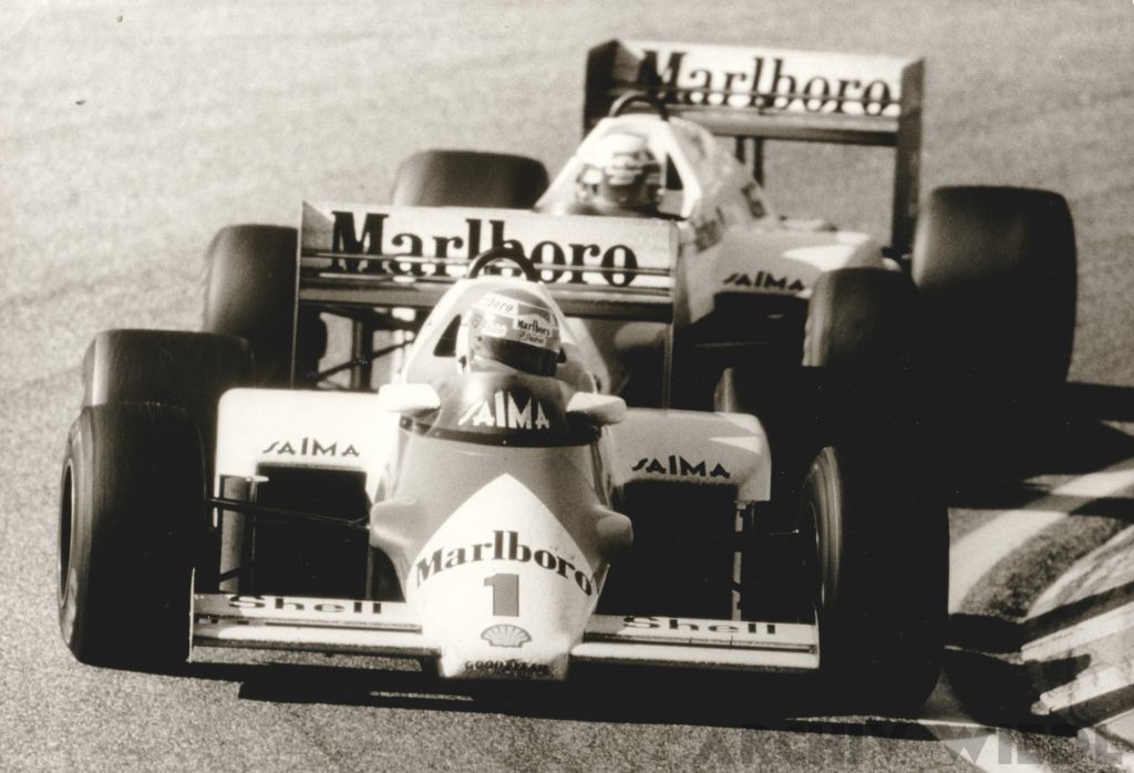 Niki Lauda (vorne) and Alain Prost Irving the McLaren MP4/2b with Porsche Power (Picture Bilstein)