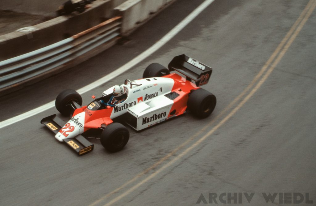 Andrea de Cesaris im Alfa Romeo 183T, im August 1983 fuhr der Römer in Deutschland auf den zweiten Platz.