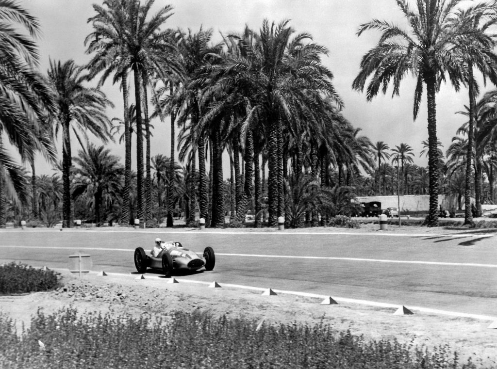 Der Mercedes-Benz W 165 beim Grand Prix von Tripolis 1939.
