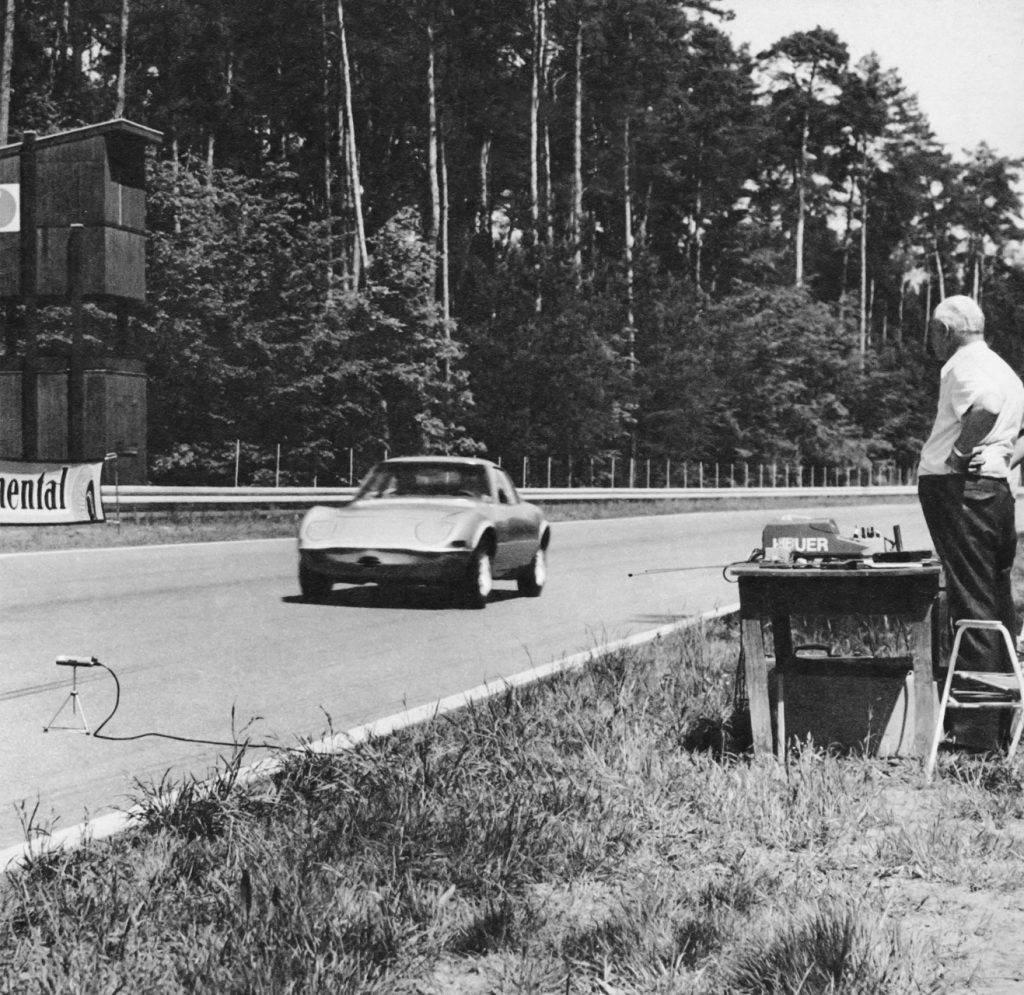 Im Mai 1971 trat Opel mit dem Opel Elektro GT zu Rekordfahrten an.