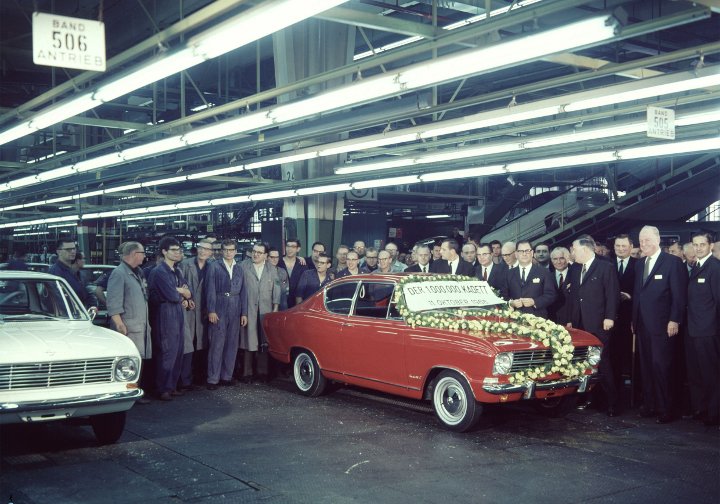 Im Werk Bochum läuft 1966 der einmillionste Opel Kadett vom Band