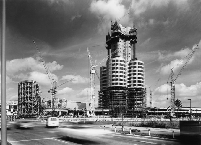 Der Bau der BMW Hauptverwaltung (Foto: BMW)
