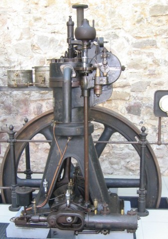 DM 12 – Stationärer Einzylinder-Dieselmotor (MAN, Augsburg, 1906, 9 kW) der ersten Generation