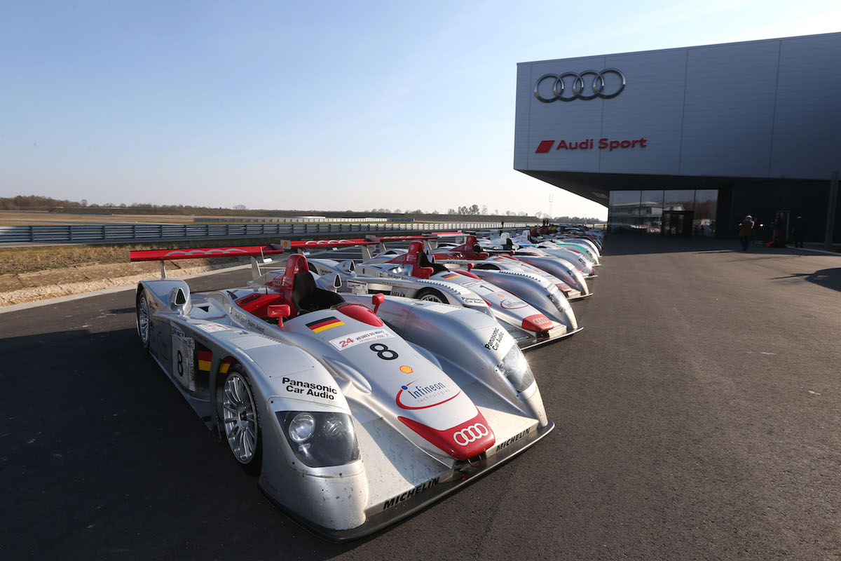 Cooles Lineup bei Audi - die Le Mans Sieger in einer Reihe ...