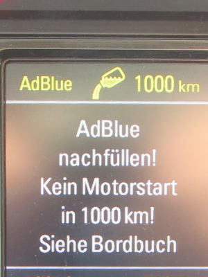 Der Audi Q5 warnt deutlich vor dem Ende des AdBlue-Vorrats.